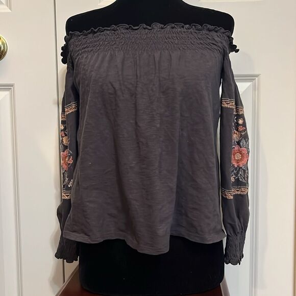 American Eagle Outfitters Grey Floral Embroidered Top Blouse Off Shoulder XS S - Picture 11 of 11